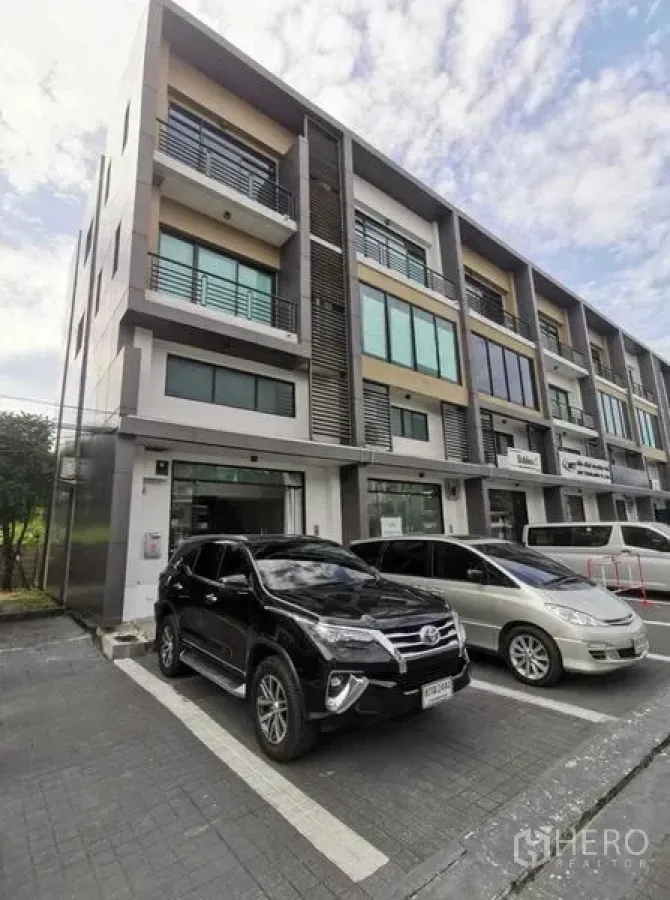 Home Office for rent in Prawet, Bangkok - Modern three-storey home office exterior with front parking in Prawet, Bangkok