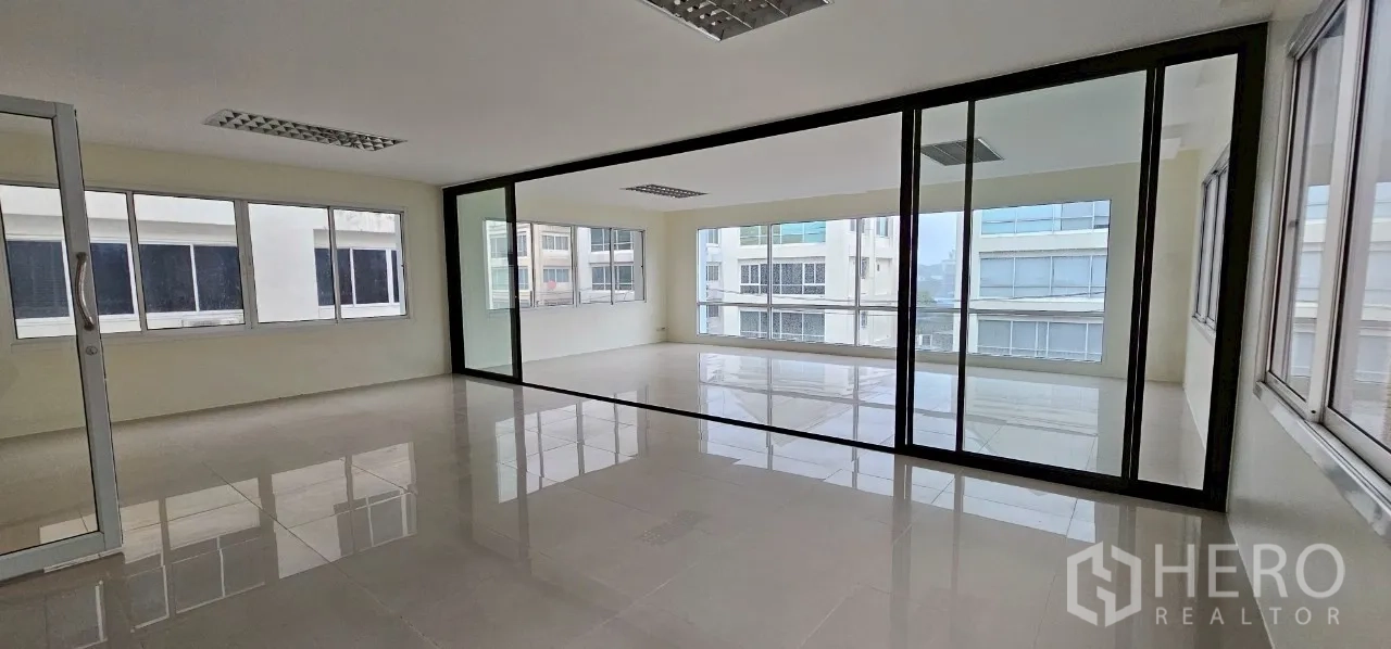 Office Space for rent in Bueng Kum, Bangkok - Open office floor with polished tile flooring and wide windows.