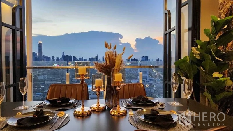 คอนโด ขาย - โต๊ะทานข้าวติดระเบียง มองวิวพระอาทิตย์ตกใกล้ MRT พระราม 9