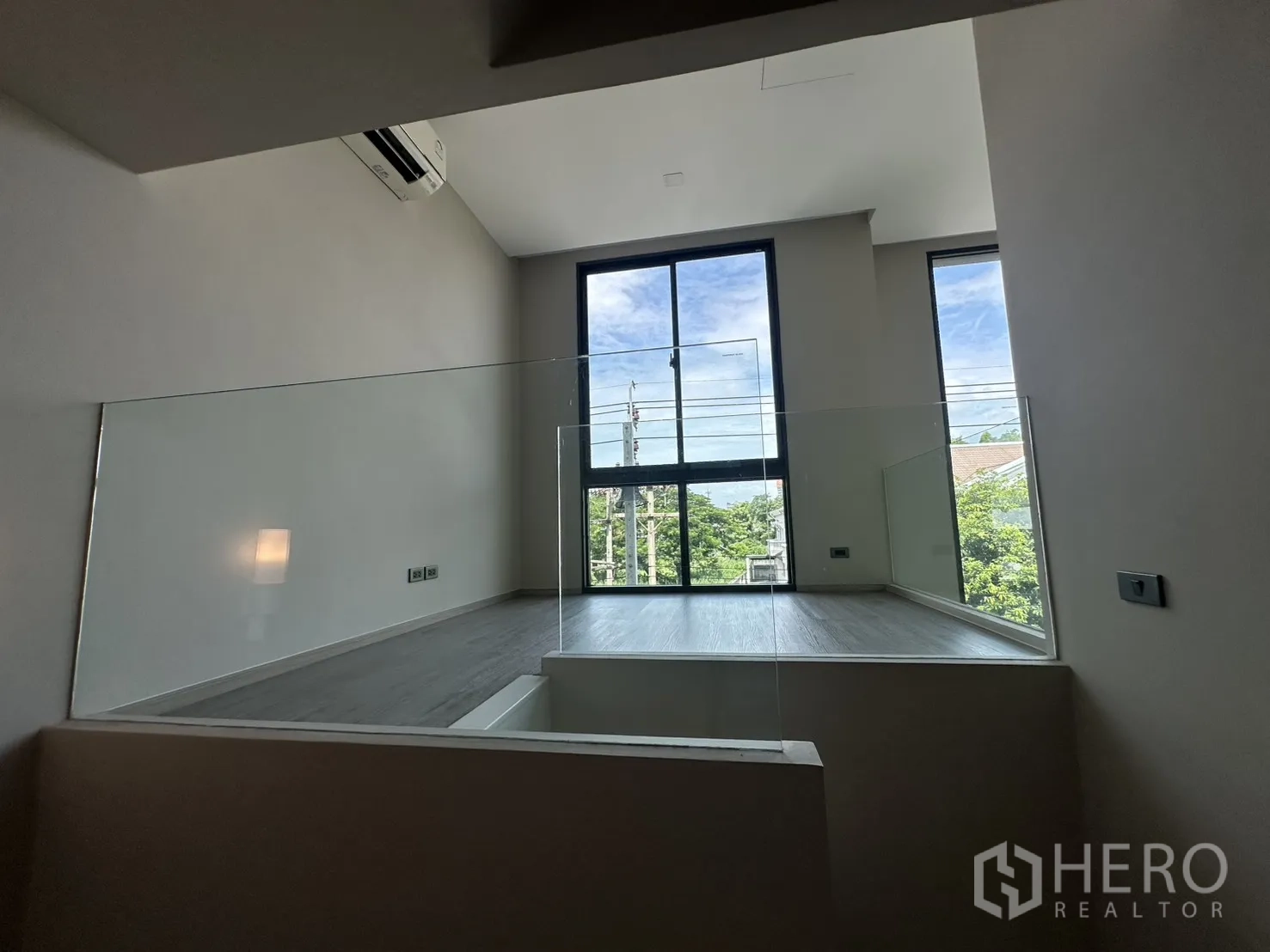 Home Office for rent or sale in Suan Luang, Bangkok - Mezzanine platform with glass balustrade and tall window.