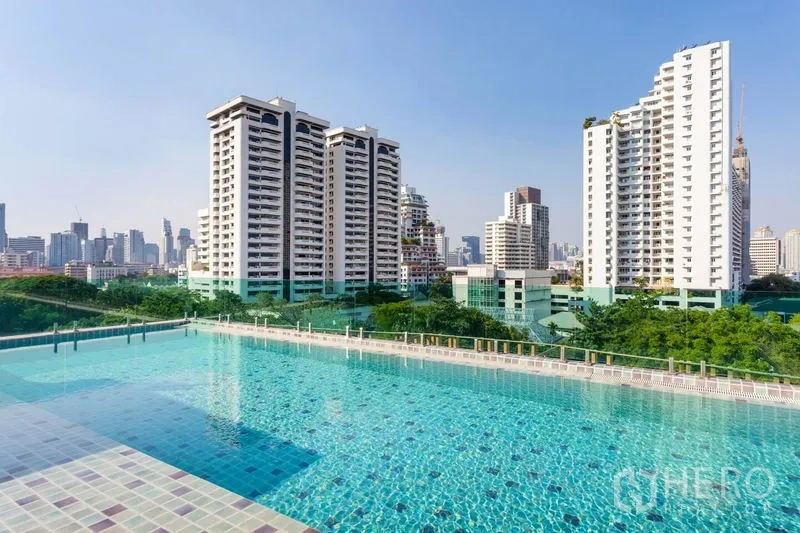Condominium for rent or sale in Watthana, Bangkok - Rooftop swimming pool with skyline views in Phrom Phong, Watthana.