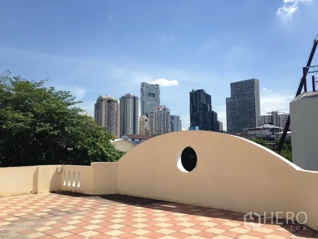 Detached House for rent in Bang Rak, Bangkok - Rooftop terrace with tiled floor and open view of the Bangkok skyline on a sunny day.