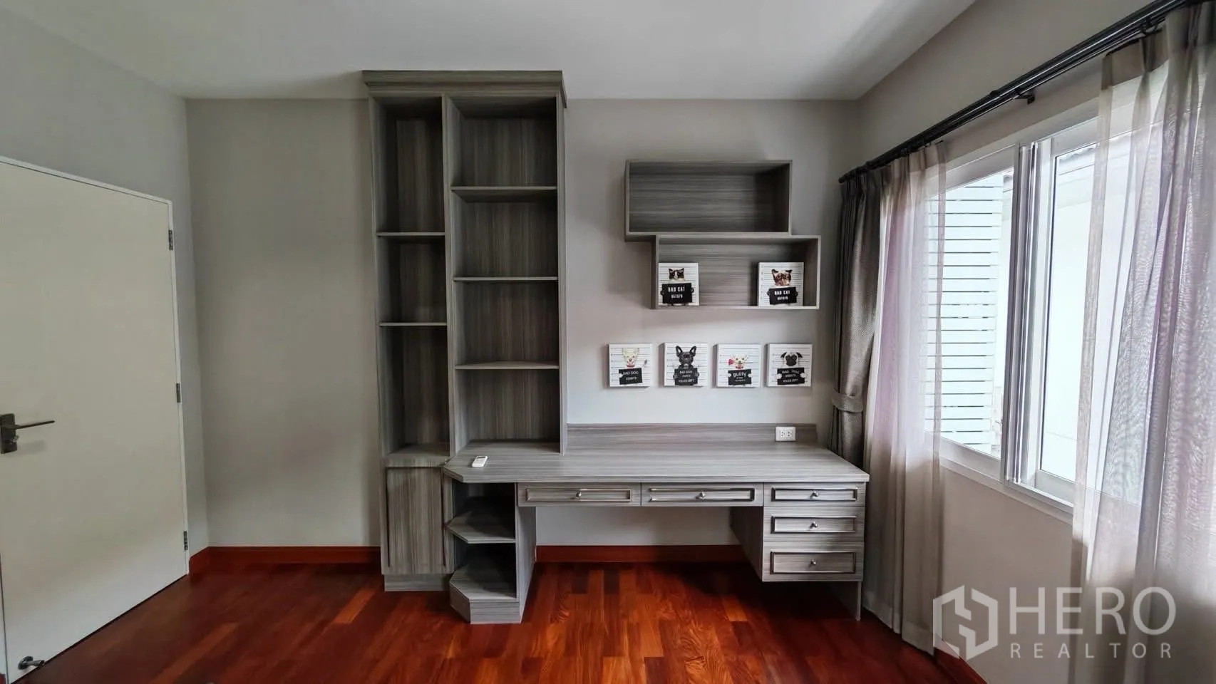 Detached House for rent or sale in Bang Phli, Samut Prakan - Close-up of a built-in study desk with open shelving and drawers next to the window.
