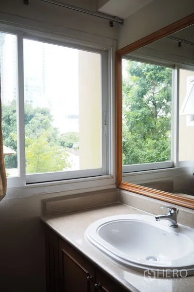 Condominium for rent in Pathum Wan, Bangkok - Bright vanity area with window overlooking trees