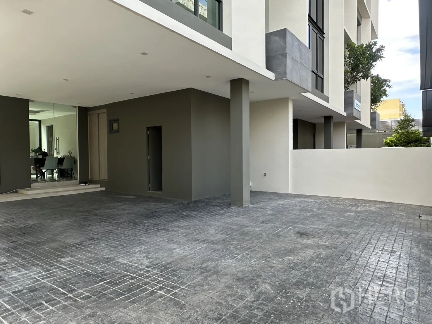 Home Office for rent or sale in Suan Luang, Bangkok - Ground floor entrance with glass doors and paved parking area.