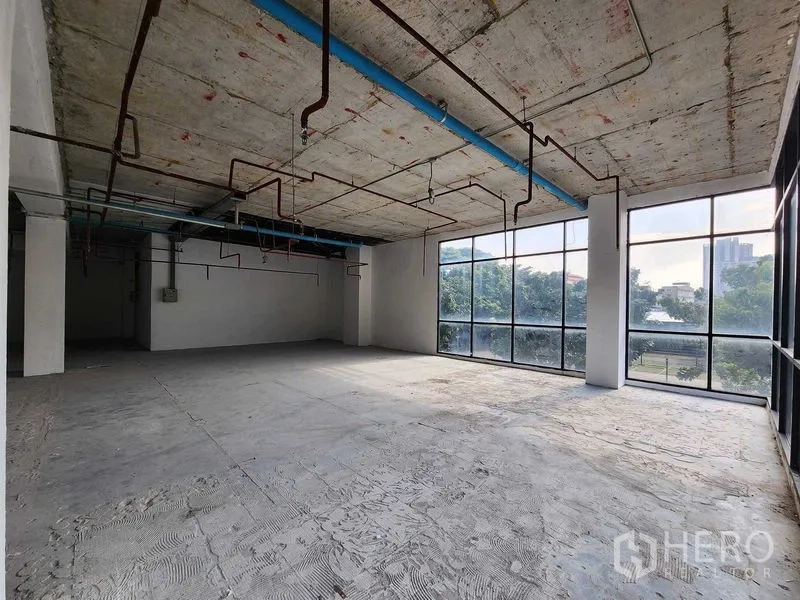 Retail Space for rent in Sathon, Bangkok - Bright corner retail space with panoramic glazing, exposed ceiling services and park and city views.