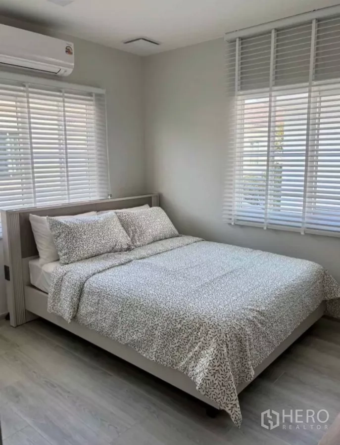 Detached House for rent in Bang Phli, Samut Prakan - Secondary bedroom with large windows and patterned bedding.