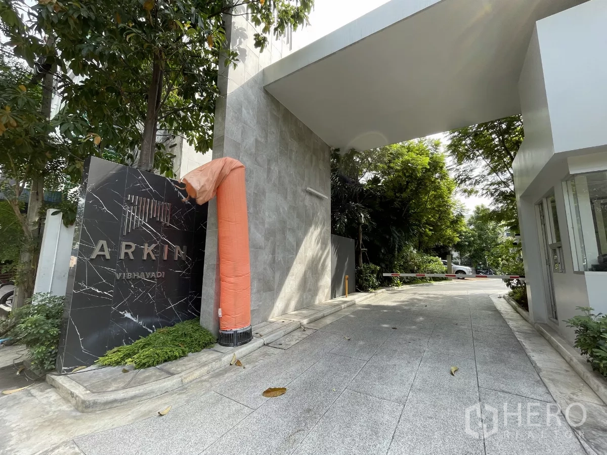 Home Office for rent in Don Mueang, Bangkok - Gated community entrance with security booth and stone sign near Vibhavadi.