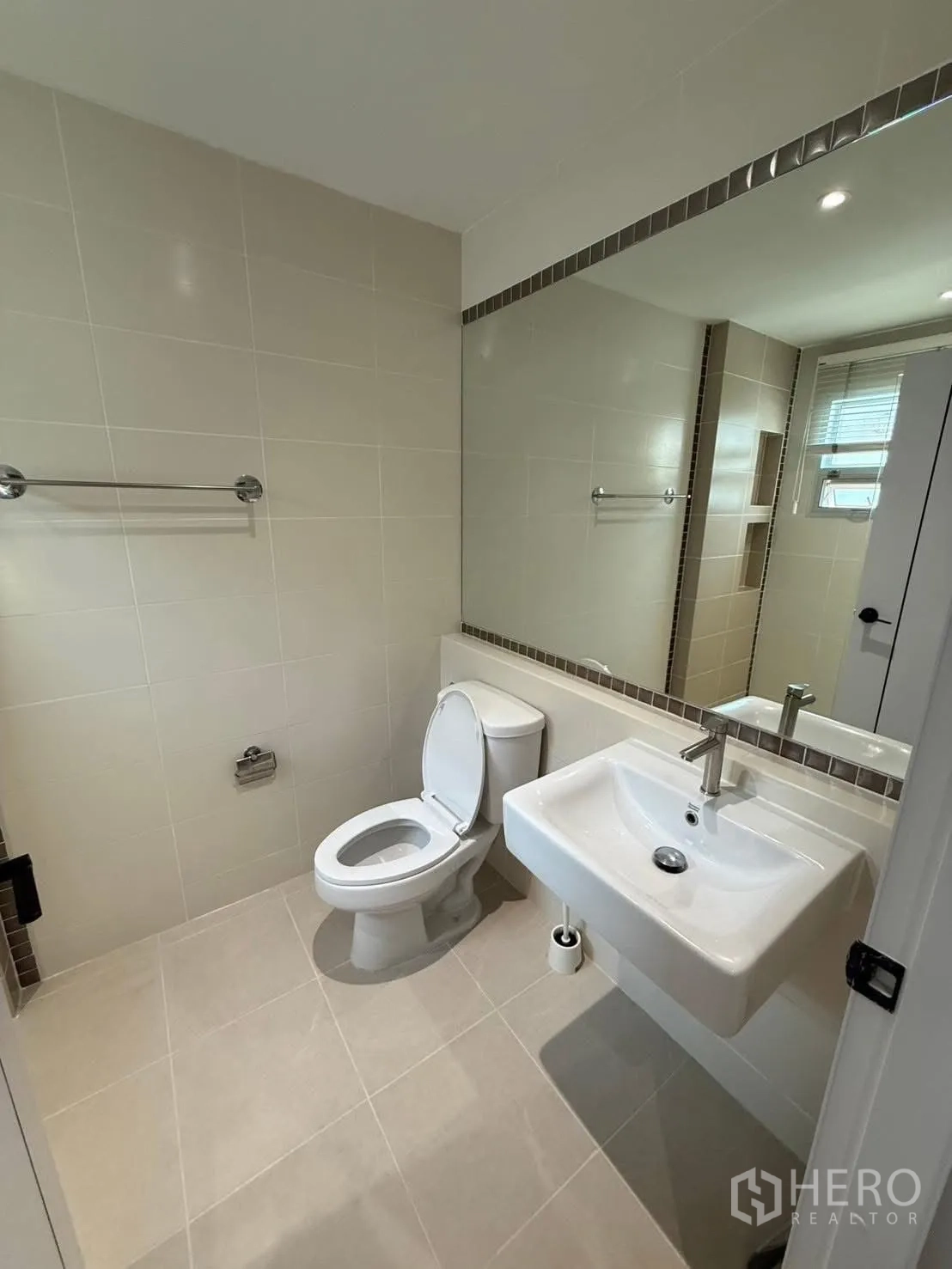 Property Image #24 for property HRE00370