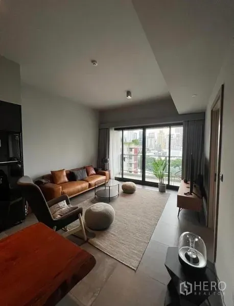 Condominium for rent in Watthana, Bangkok - Open living area leading to a glass balcony overlooking the Bangkok skyline.