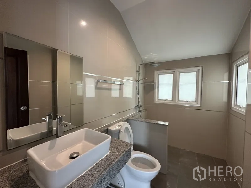 Property Image #14 for property HRE00319