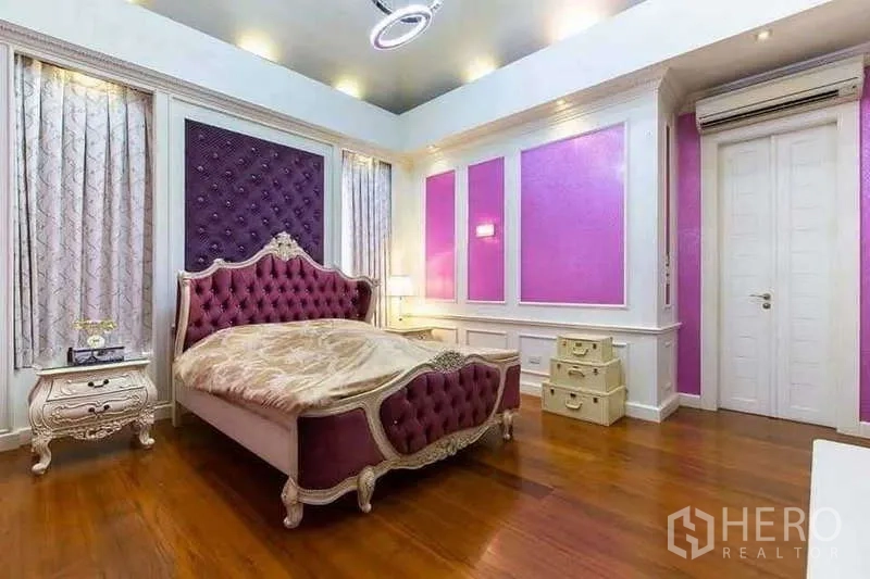 Detached House for sale in Bueng Kum, Bangkok - Elegant bedroom with purple tufted headboard, classic furniture and hardwood floor.