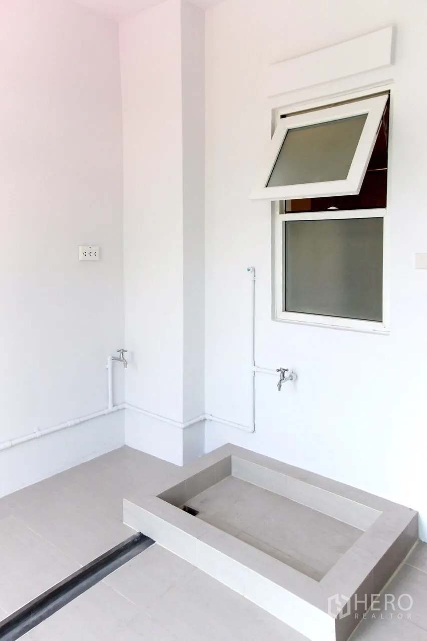 Property Image #12 for property HRE01207