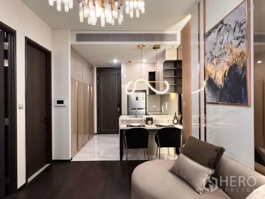 Condominium for rent in Watthana, Bangkok - Open-plan kitchen and dining bar with glossy cabinetry and sculptural lighting in a Watthana Bangkok condo.