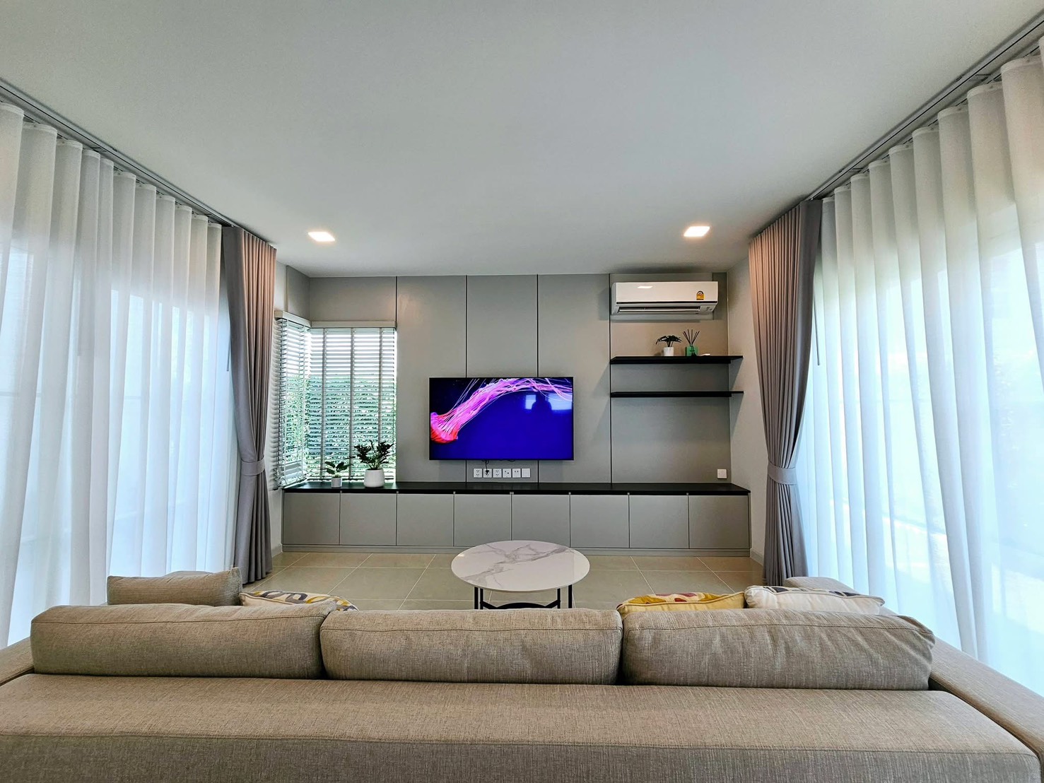 Property Image #17 for property HRE00062