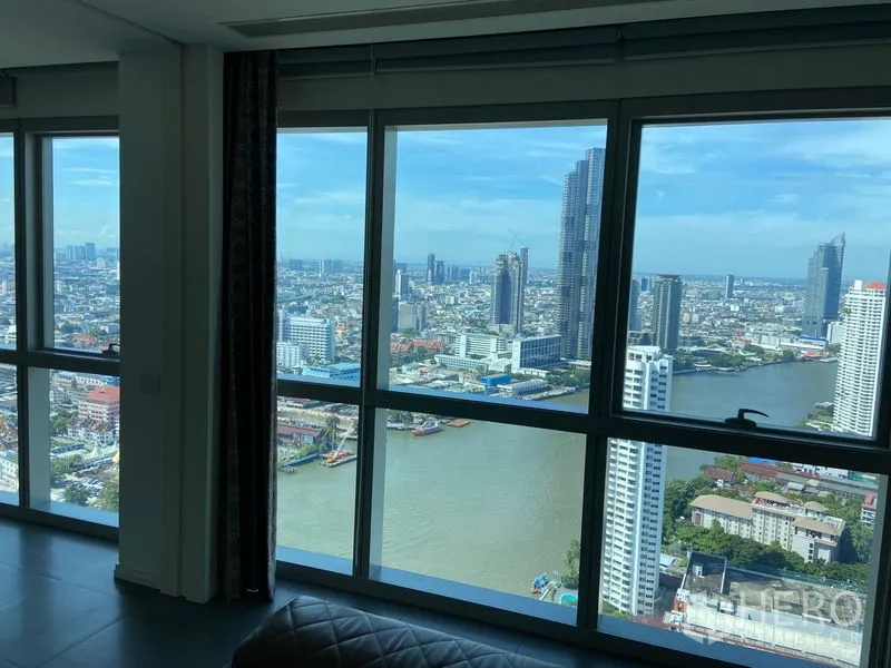 คอนโด ให้เช่าในKhlong San, Bangkok - วิวพาโนรามาของแม่น้ำเจ้าพระยาและเมืองจากหน้าต่างบานใหญ่