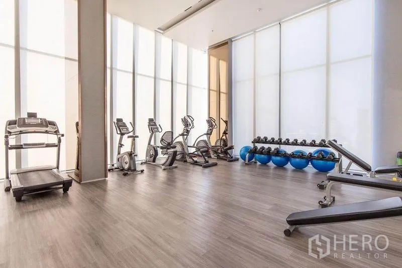 Condominium for sale in Watthana, Bangkok - Bright fitness center with treadmills, bikes, free weights and exercise balls.