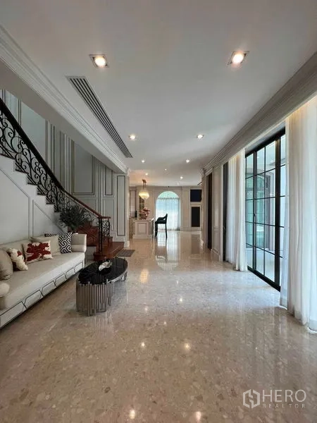 Detached House for rent or sale in Thawi Watthana, Bangkok - Bright corridor with marble floor, staircase and full-height sliding doors.
