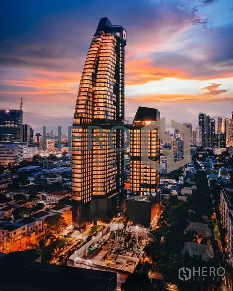 คอนโด ให้เช่า - ภาพภายนอกอาคาร Ideo Q Sukhumvit 36 ยามพระอาทิตย์ตก พร้อมวิวเมืองกรุงเทพฯ