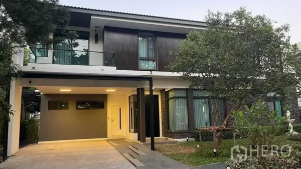 Detached House for rent in Bang Phli, Samut Prakan - Modern two-storey detached house with carport and landscaped front garden