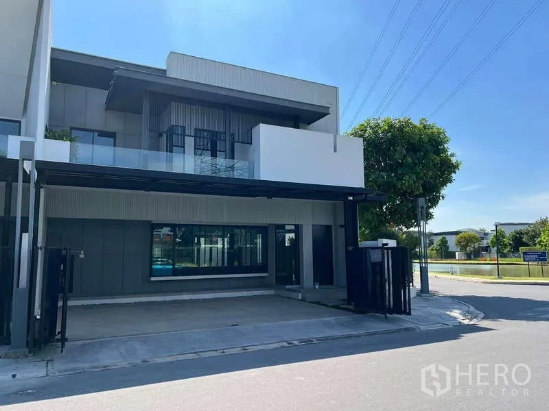 Detached House for rent or sale in Bang Phli, Samut Prakan - Modern two-storey detached house at VIVE Bangna with covered carport and glass balcony on a wide corner road.
